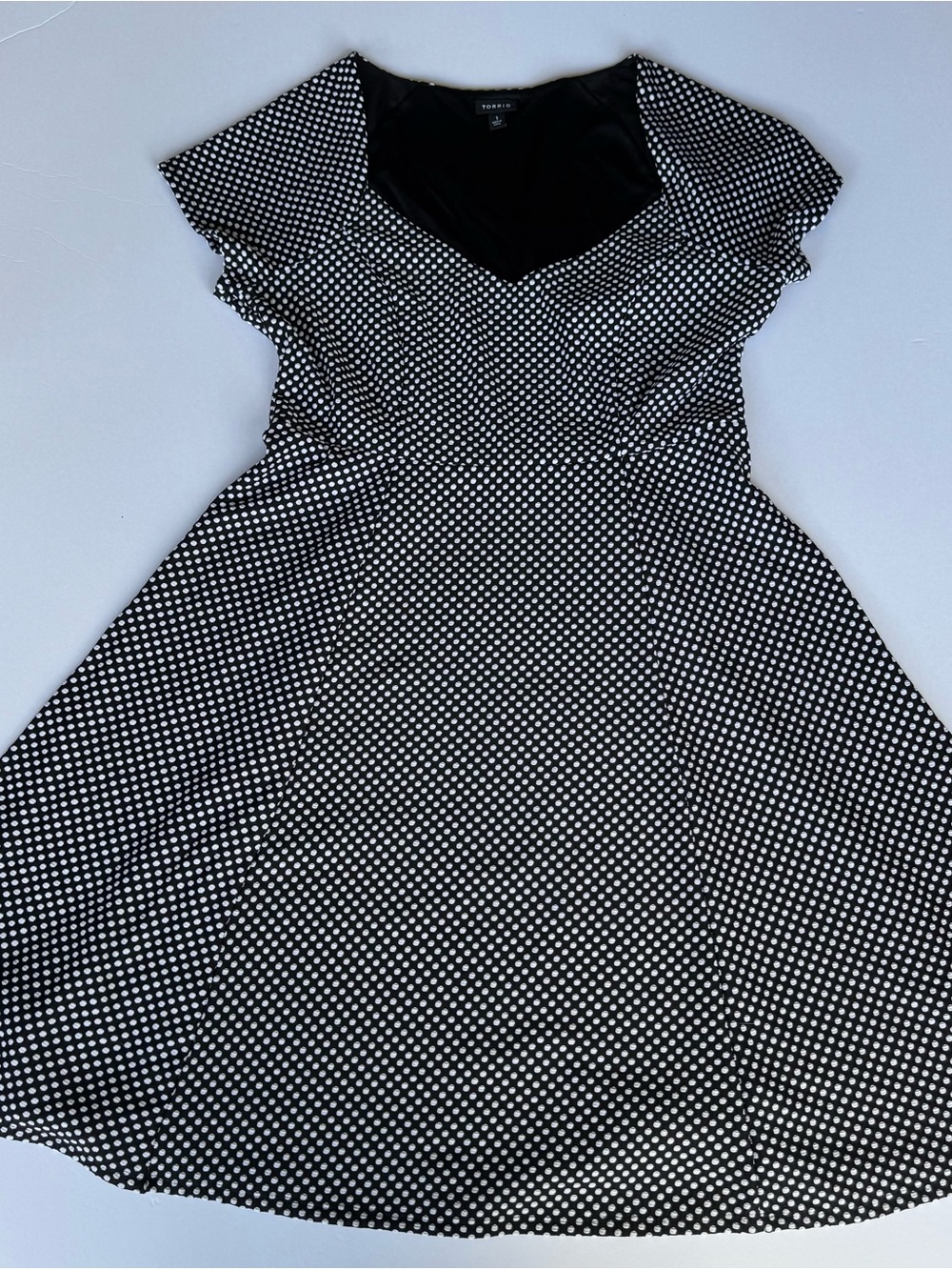 Torrid Black White Polka Dot Short Sleeve V-Neck Skater Dress